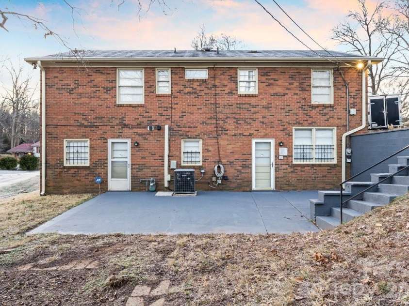 1717 Woodvalley Drive, Charlotte, NC 28216.  MLS# CAR4342546, YatesRealty ID 19511. 