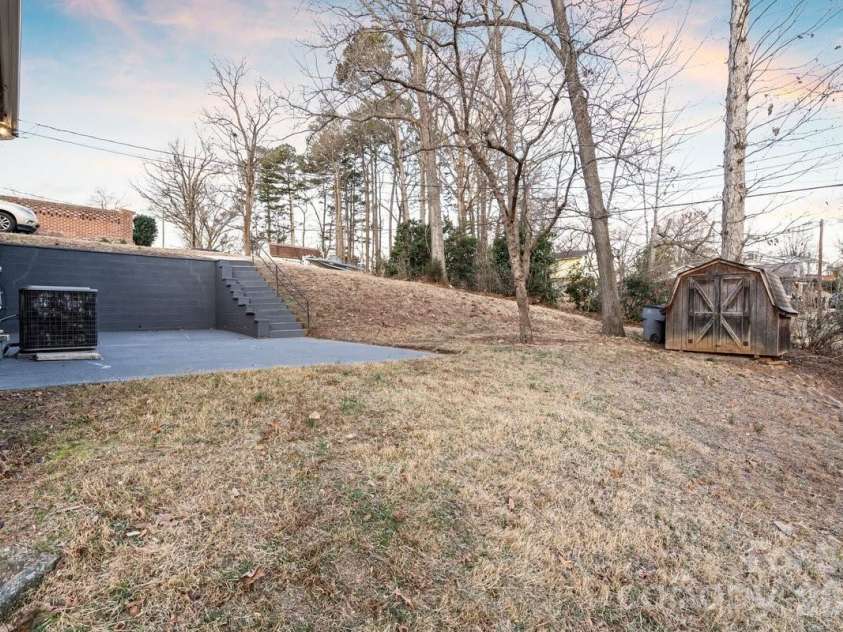 1717 Woodvalley Drive, Charlotte, NC 28216.  MLS# CAR4342546, YatesRealty ID 19511. 