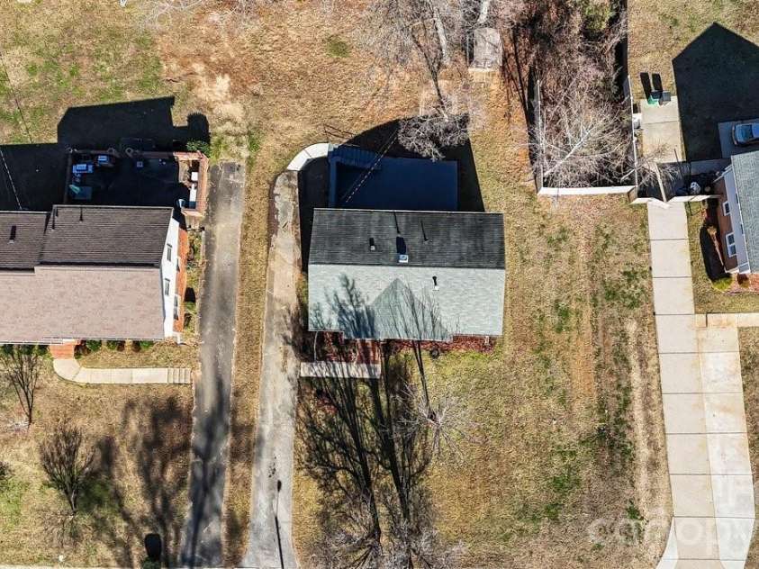 1717 Woodvalley Drive, Charlotte, NC 28216.  MLS# CAR4342546, YatesRealty ID 19511. 