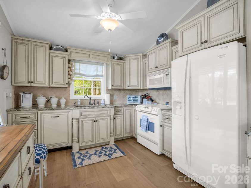 206 Lakeridge Road, Lake Lure, NC 28746.  MLS# CAR4370265, YatesRealty ID 19512. 