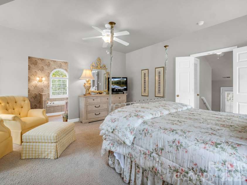 206 Lakeridge Road, Lake Lure, NC 28746.  MLS# CAR4370265, YatesRealty ID 19512. 