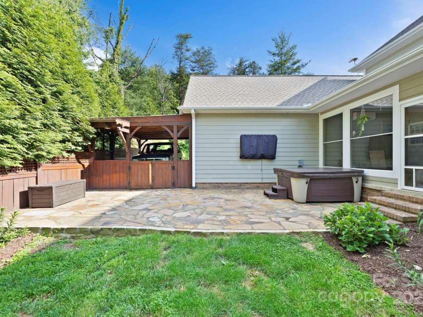 21 Hope Road, Weaverville, NC 28787.  MLS# CAR4261300, YatesRealty ID 19512. 