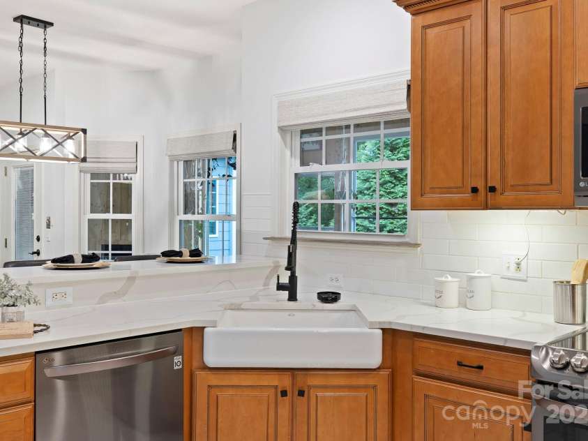 21 Hope Road, Weaverville, NC 28787.  MLS# CAR4261300, YatesRealty ID 19512. 