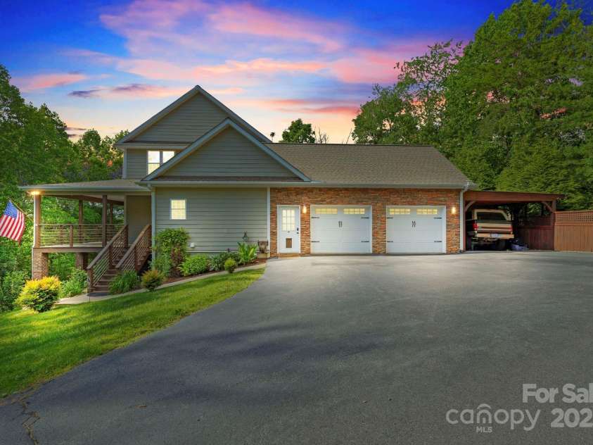 21 Hope Road, Weaverville, NC 28787.  MLS# CAR4261300, YatesRealty ID 19512. 