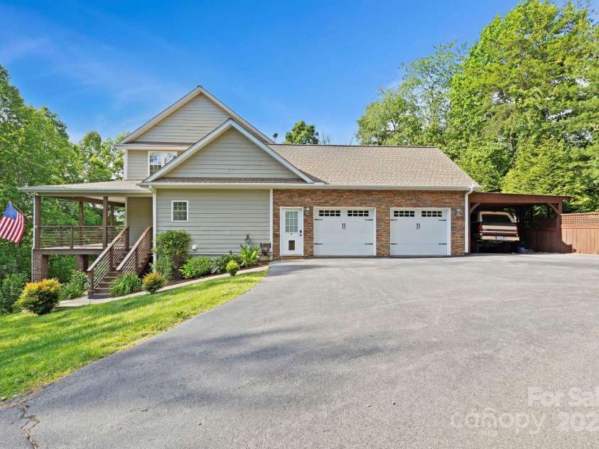 21 Hope Road, Weaverville, NC 28787.  MLS# CAR4261300, YatesRealty ID 19512. 