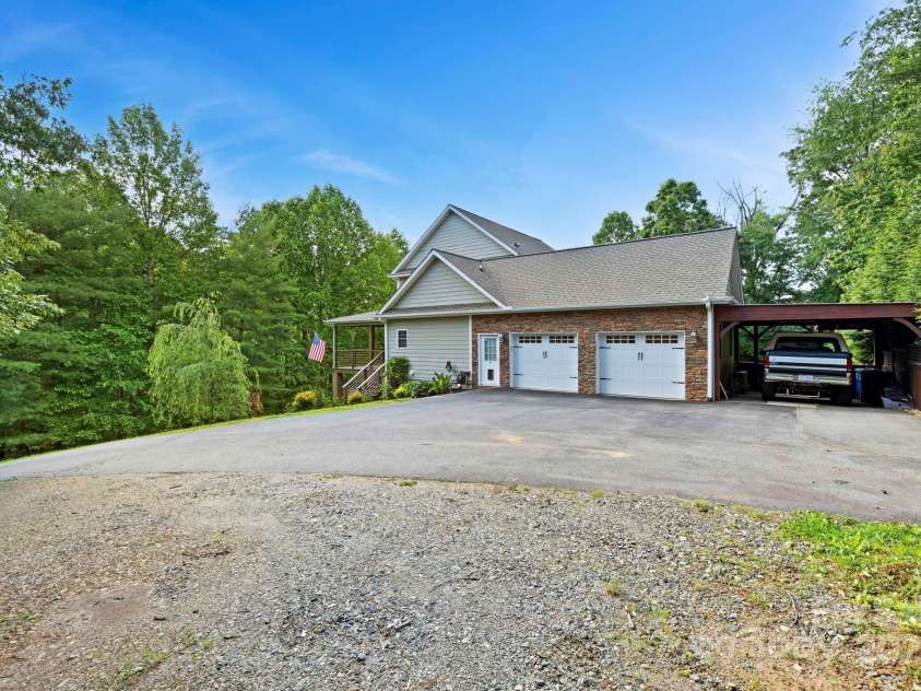 21 Hope Road, Weaverville, NC 28787.  MLS# CAR4261300, YatesRealty ID 19512. 