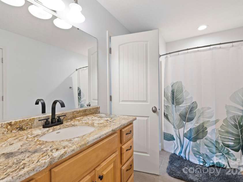 21 Hope Road, Weaverville, NC 28787.  MLS# CAR4261300, YatesRealty ID 19512. Full upstairs bathroom