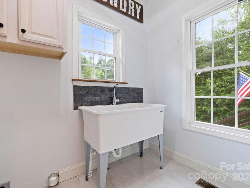 21 Hope Road, Weaverville, NC 28787.  MLS# CAR4261300, YatesRealty ID 19512. Launry room