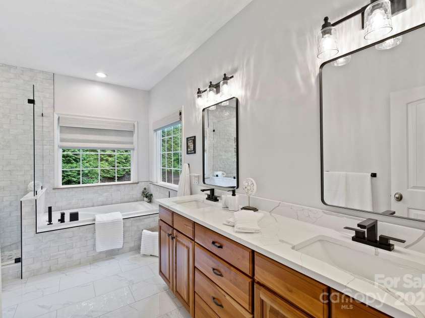 21 Hope Road, Weaverville, NC 28787.  MLS# CAR4261300, YatesRealty ID 19512. Primary bathroom