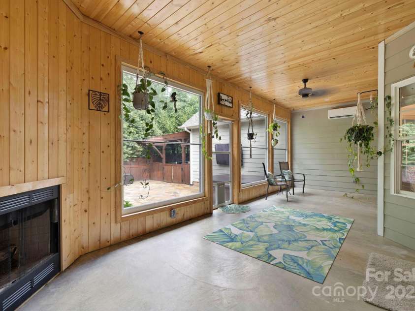 21 Hope Road, Weaverville, NC 28787.  MLS# CAR4261300, YatesRealty ID 19512. Sunroom
