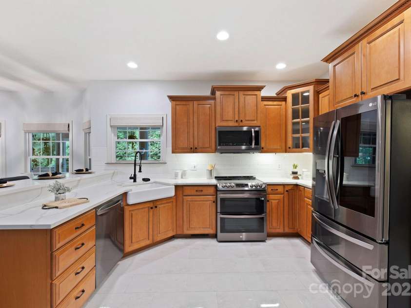 21 Hope Road, Weaverville, NC 28787.  MLS# CAR4326173, YatesRealty ID 19512. 