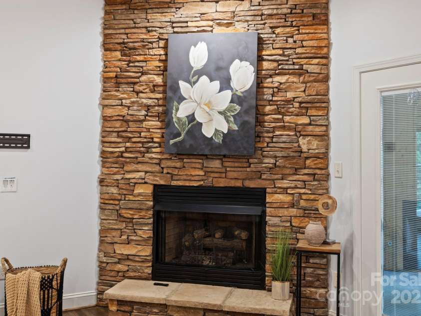 21 Hope Road, Weaverville, NC 28787.  MLS# CAR4326173, YatesRealty ID 19512. 