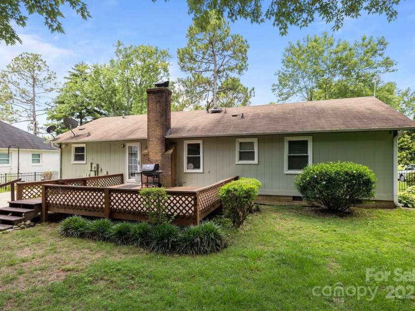 6231 Coach Hill Lane, Charlotte, NC 28212.  MLS# CAR4264581, YatesRealty ID 19513. 