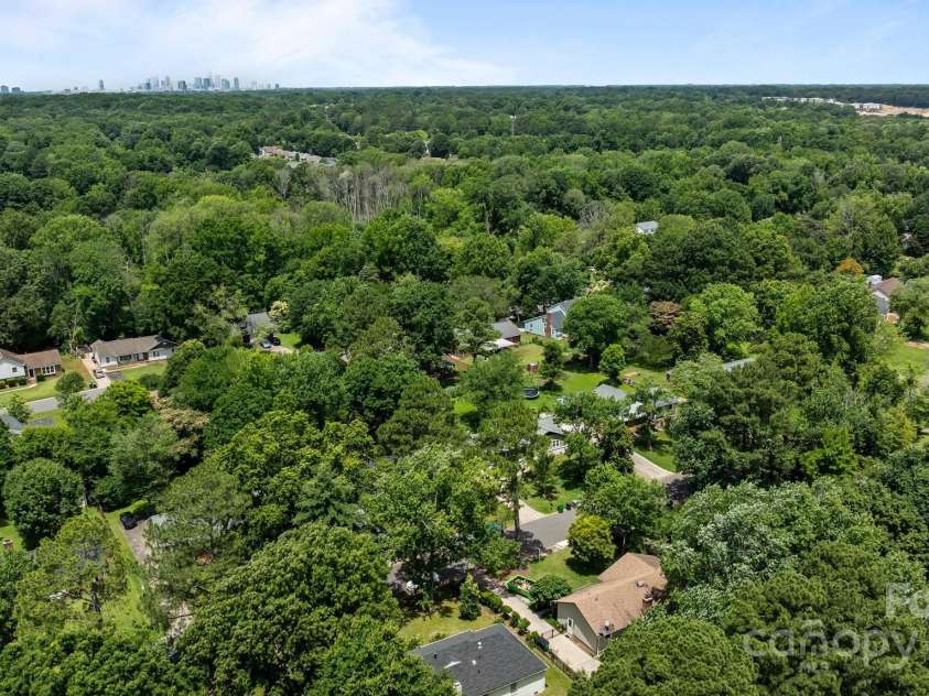 6231 Coach Hill Lane, Charlotte, NC 28212.  MLS# CAR4264581, YatesRealty ID 19513. 