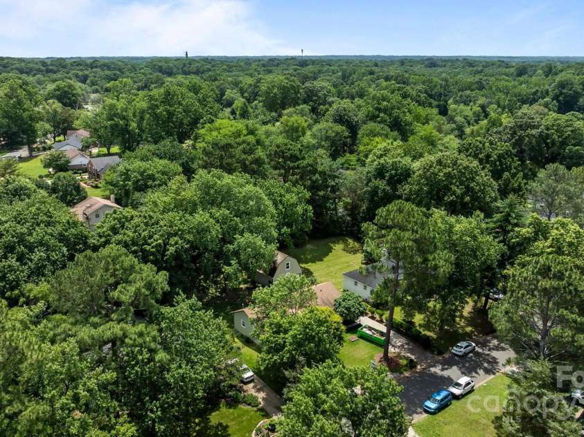 6231 Coach Hill Lane, Charlotte, NC 28212.  MLS# CAR4264581, YatesRealty ID 19513. 