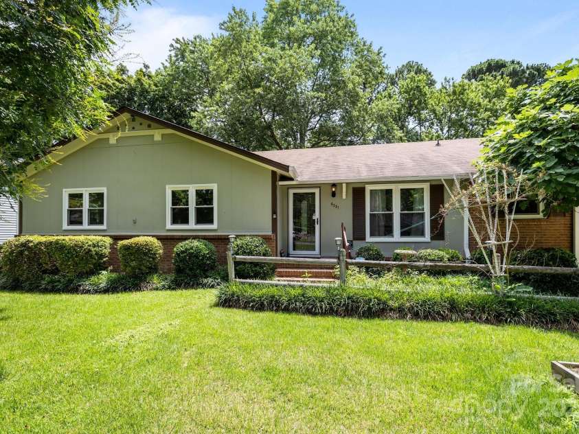 6231 Coach Hill Lane, Charlotte, NC 28212.  MLS# CAR4264581, YatesRealty ID 19513. 