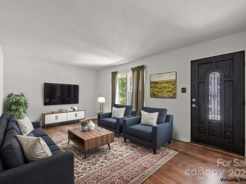 6231 Coach Hill Lane, Charlotte, NC 28212.  MLS# CAR4264581, YatesRealty ID 19513. 