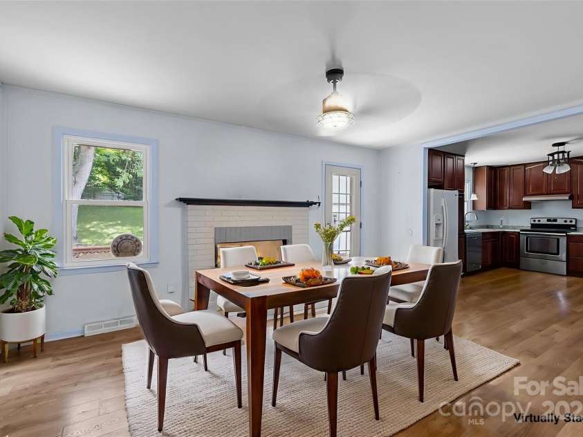 6231 Coach Hill Lane, Charlotte, NC 28212.  MLS# CAR4264581, YatesRealty ID 19513. 