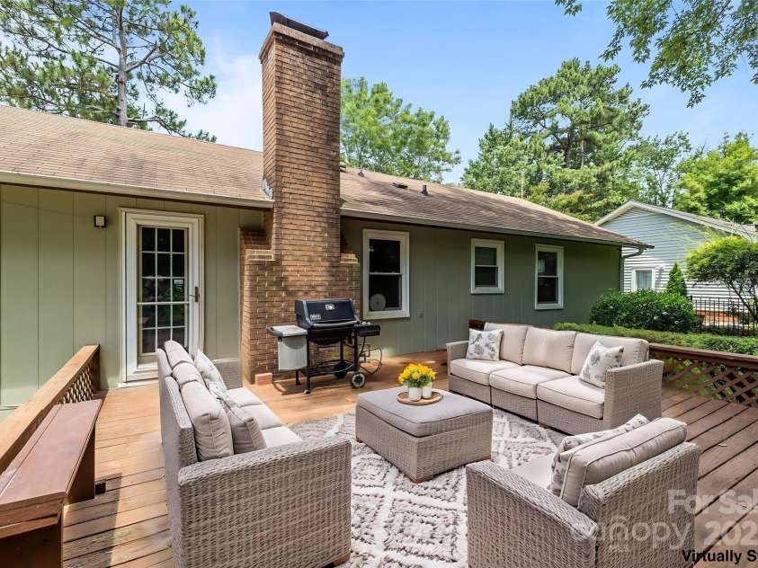 6231 Coach Hill Lane, Charlotte, NC 28212.  MLS# CAR4264581, YatesRealty ID 19513. 