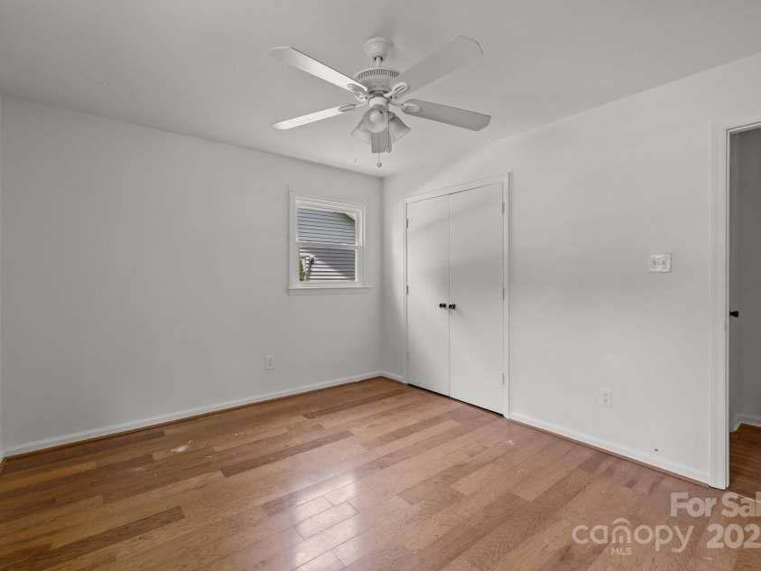 6231 Coach Hill Lane, Charlotte, NC 28212.  MLS# CAR4264581, YatesRealty ID 19513. 