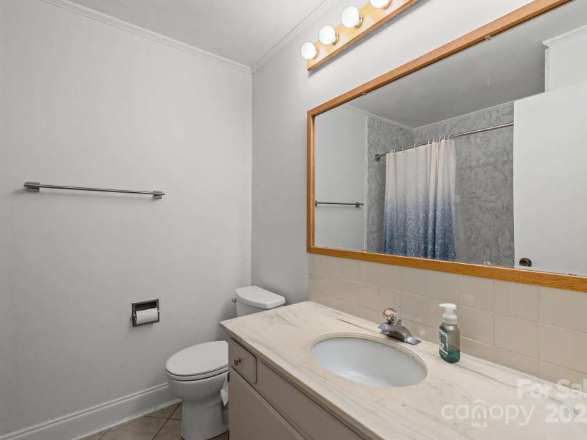 6231 Coach Hill Lane, Charlotte, NC 28212.  MLS# CAR4264581, YatesRealty ID 19513. 