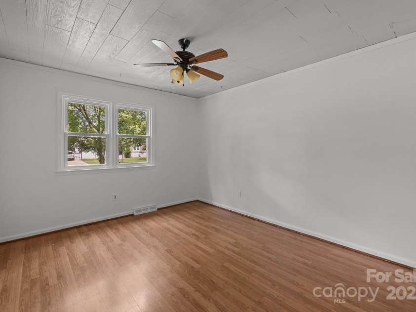 6231 Coach Hill Lane, Charlotte, NC 28212.  MLS# CAR4264581, YatesRealty ID 19513. 