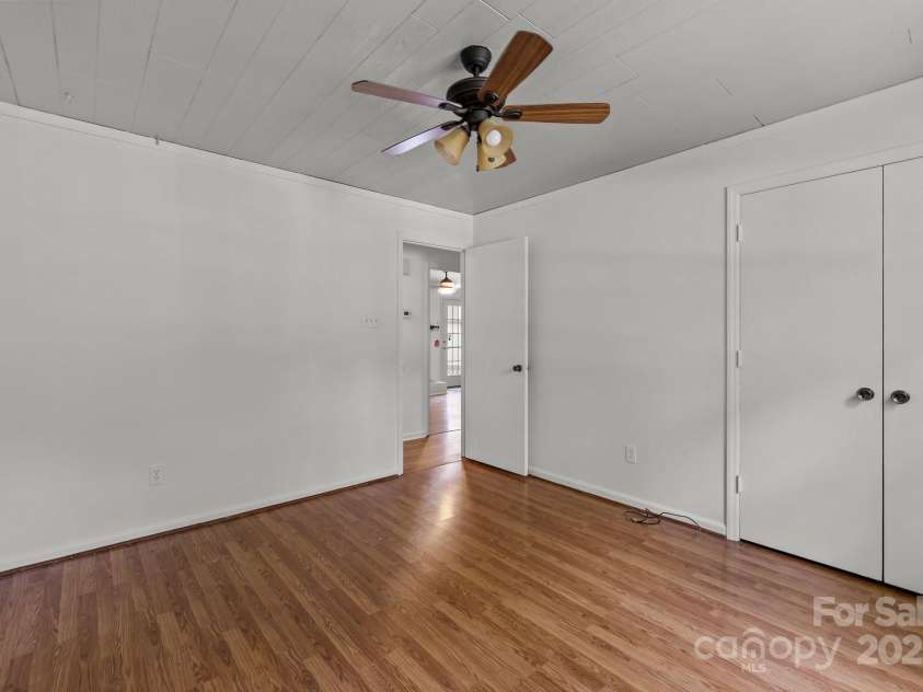 6231 Coach Hill Lane, Charlotte, NC 28212.  MLS# CAR4264581, YatesRealty ID 19513. 