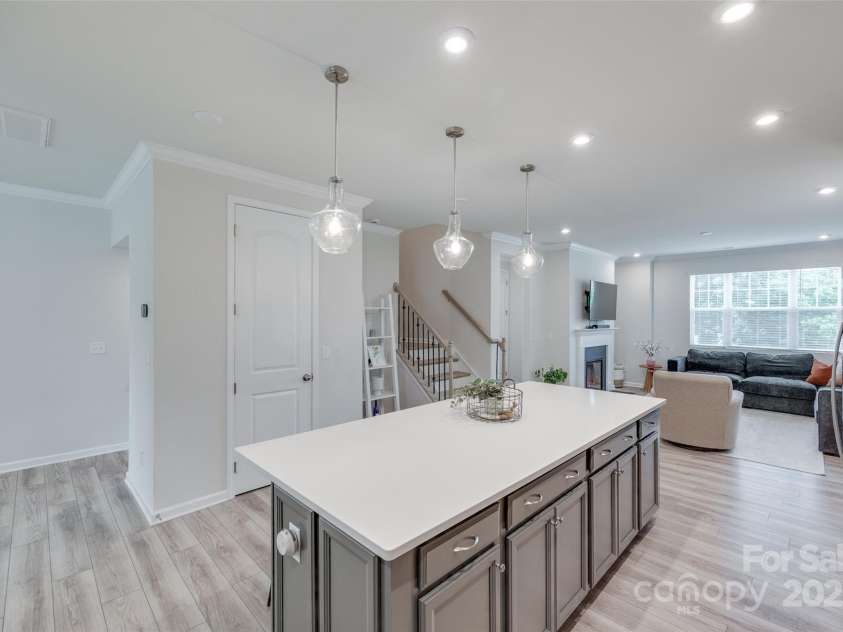 12024 John Newton Drive, Davidson, NC 28036.  MLS# CAR4267385, YatesRealty ID 19514. 