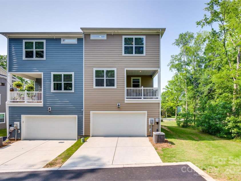 12024 John Newton Drive, Davidson, NC 28036.  MLS# CAR4267385, YatesRealty ID 19514. 