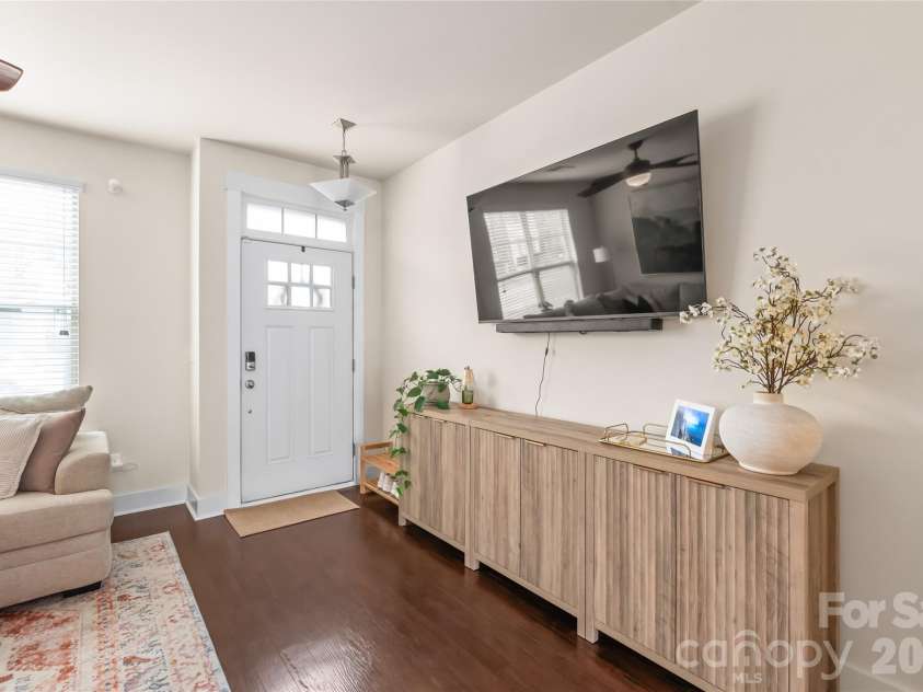 3217 Bending Birch Place, Charlotte, NC 28206.  MLS# CAR4358255, YatesRealty ID 19514. 
