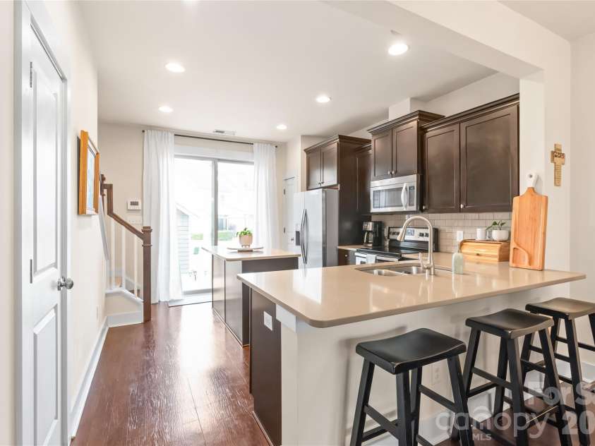 3217 Bending Birch Place, Charlotte, NC 28206.  MLS# CAR4358255, YatesRealty ID 19514. 