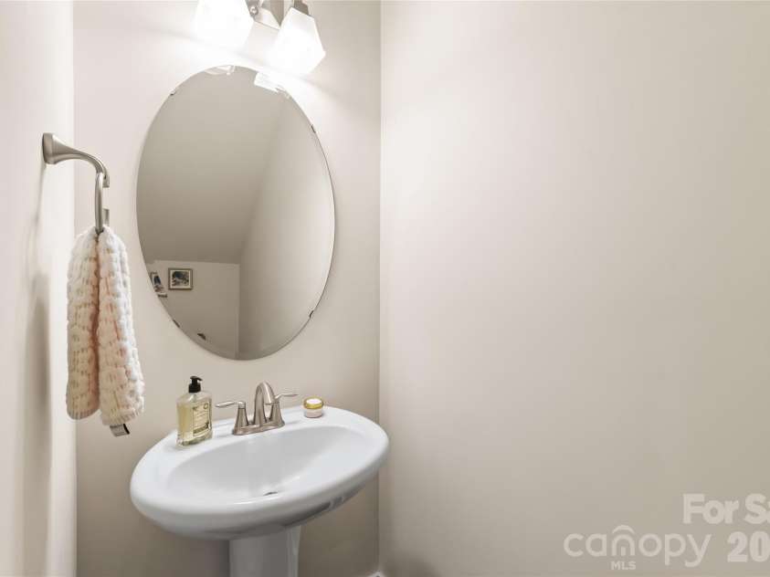 3217 Bending Birch Place, Charlotte, NC 28206.  MLS# CAR4358255, YatesRealty ID 19514. 
