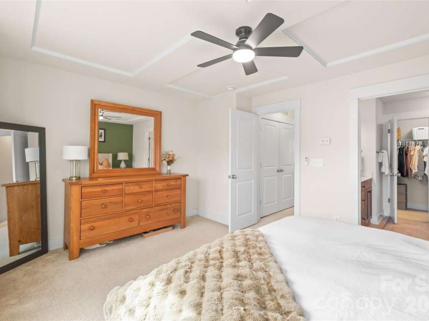 3217 Bending Birch Place, Charlotte, NC 28206.  MLS# CAR4358255, YatesRealty ID 19514. 