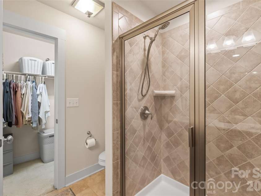 3217 Bending Birch Place, Charlotte, NC 28206.  MLS# CAR4358255, YatesRealty ID 19514. 