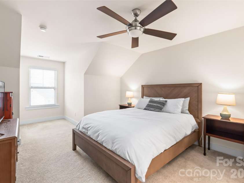 3217 Bending Birch Place, Charlotte, NC 28206.  MLS# CAR4358255, YatesRealty ID 19514. 