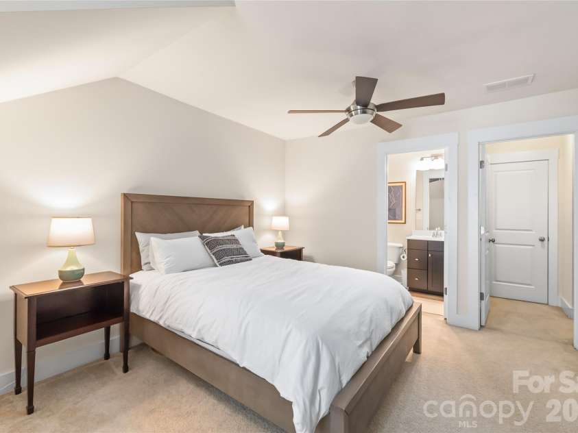 3217 Bending Birch Place, Charlotte, NC 28206.  MLS# CAR4358255, YatesRealty ID 19514. 
