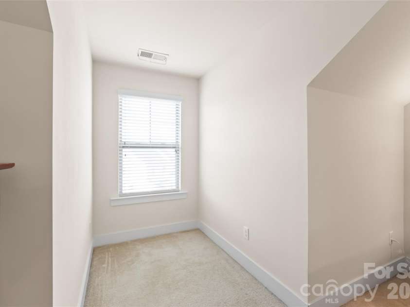 3217 Bending Birch Place, Charlotte, NC 28206.  MLS# CAR4358255, YatesRealty ID 19514. 