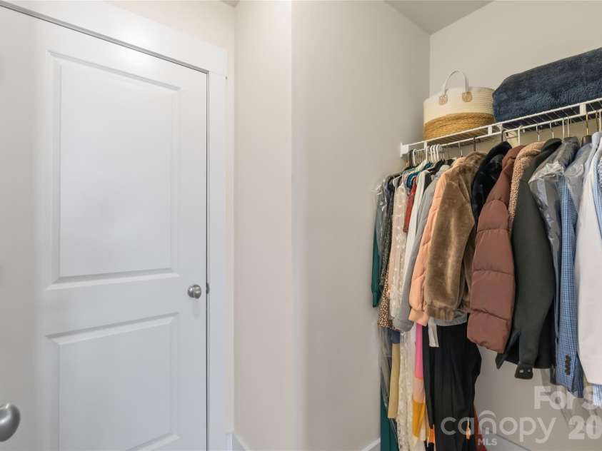 3217 Bending Birch Place, Charlotte, NC 28206.  MLS# CAR4358255, YatesRealty ID 19514. 