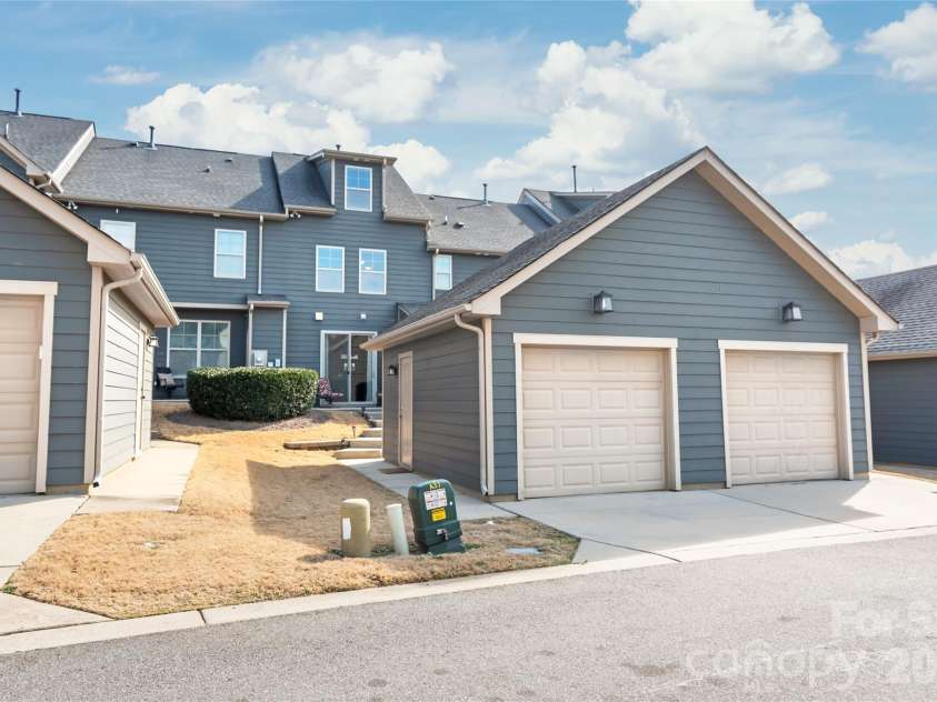 3217 Bending Birch Place, Charlotte, NC 28206.  MLS# CAR4358255, YatesRealty ID 19514. 