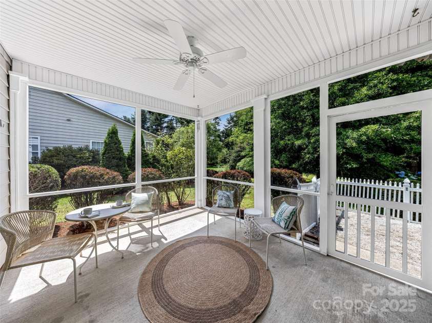 173 Cambridge Drive, Brevard, NC 28712.  MLS# CAR4265746, YatesRealty ID 19515. 