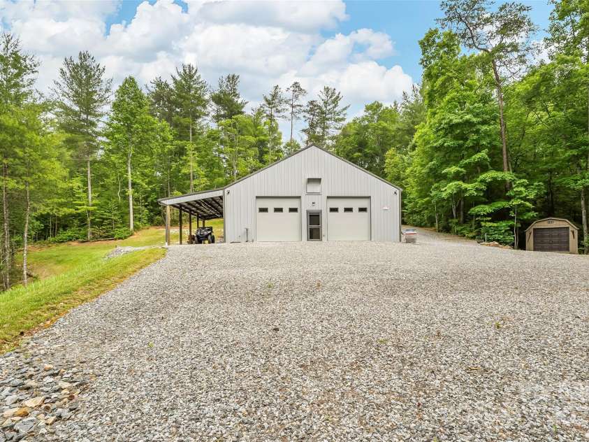 4090 Pea Ridge Road, Morganton, NC 28655.  MLS# CAR4266270, YatesRealty ID 19516. 