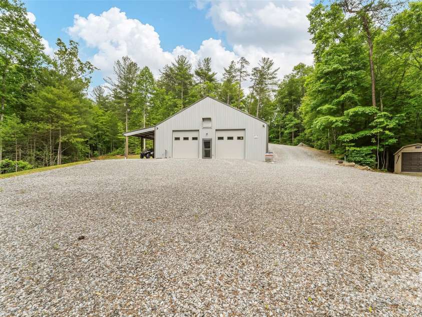 4090 Pea Ridge Road, Morganton, NC 28655.  MLS# CAR4266270, YatesRealty ID 19516. 