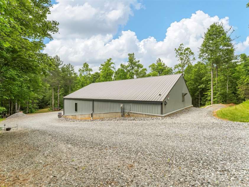 4090 Pea Ridge Road, Morganton, NC 28655.  MLS# CAR4266270, YatesRealty ID 19516. 