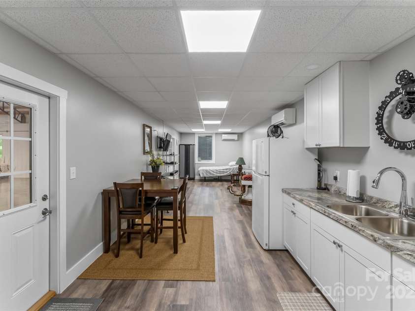 4090 Pea Ridge Road, Morganton, NC 28655.  MLS# CAR4266270, YatesRealty ID 19516. 