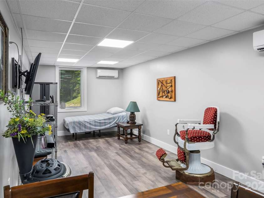 4090 Pea Ridge Road, Morganton, NC 28655.  MLS# CAR4266270, YatesRealty ID 19516. 