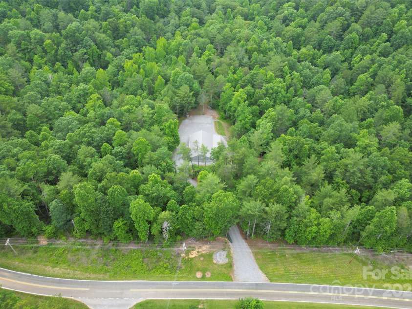 4090 Pea Ridge Road, Morganton, NC 28655.  MLS# CAR4266270, YatesRealty ID 19516. 