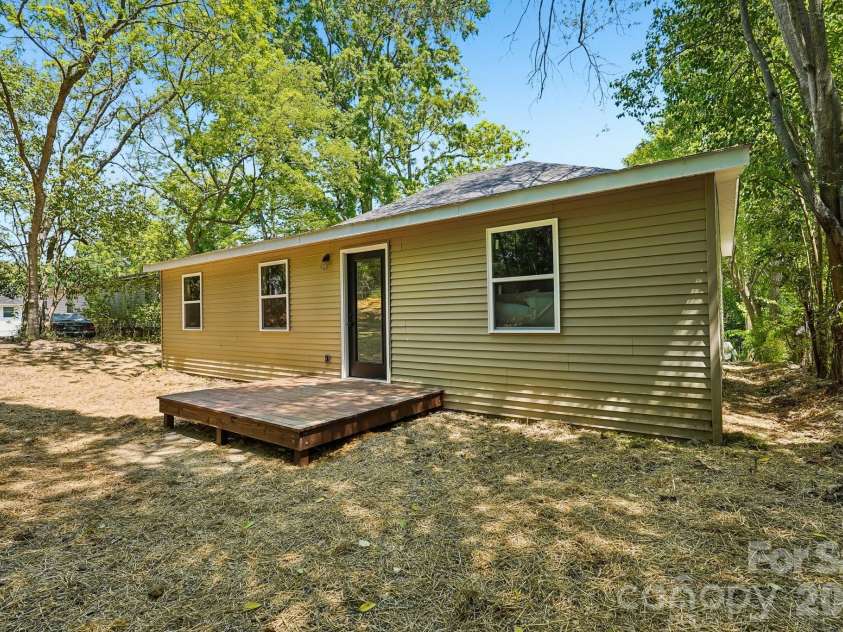 514 Arch Street, Lancaster, SC 29720.  MLS# CAR4373652, YatesRealty ID 19516. 
