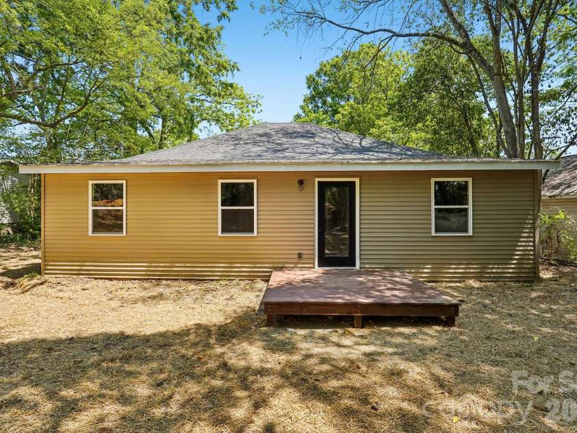 514 Arch Street, Lancaster, SC 29720.  MLS# CAR4373652, YatesRealty ID 19516. 