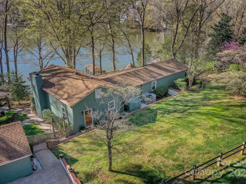 7611 Buckland Road, Charlotte, NC 28278.  MLS# CAR4234208, YatesRealty ID 19517. 