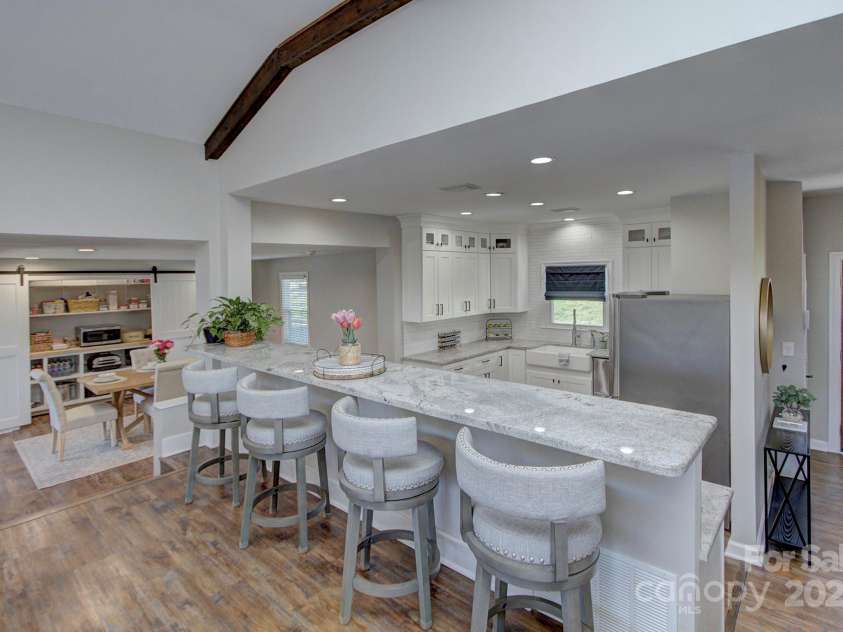 7611 Buckland Road, Charlotte, NC 28278.  MLS# CAR4234208, YatesRealty ID 19517. 